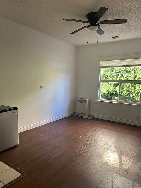 Building Photo - 704 Hartford Ave #219