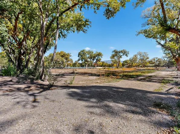 4870 Rio Grande Ln NW, Albuquerque, NM 87107
