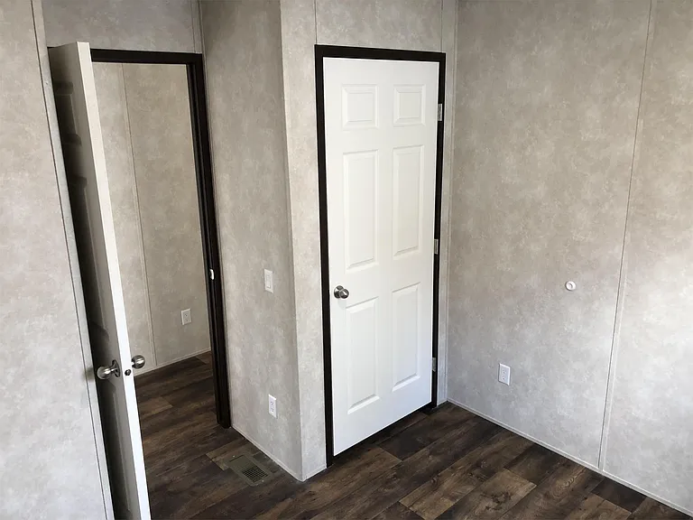 2955 Dekalb St #13 — Photo 4