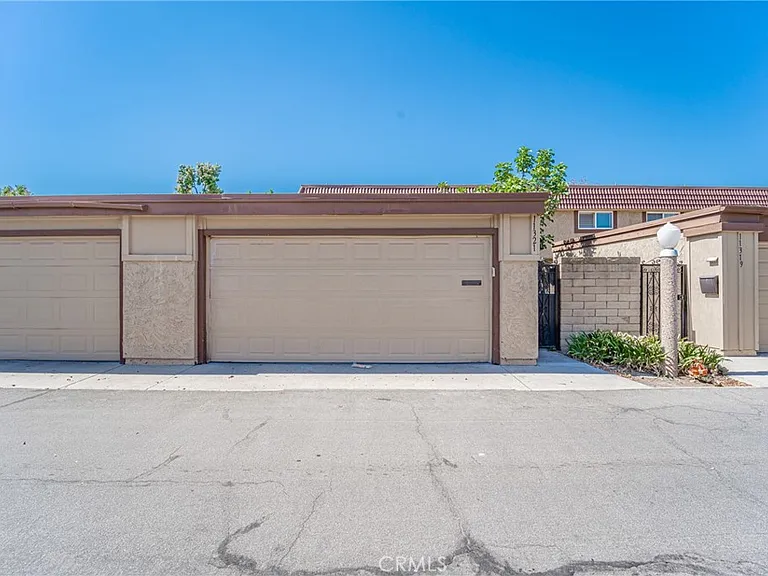 11321 Hart Way — Photo 36
