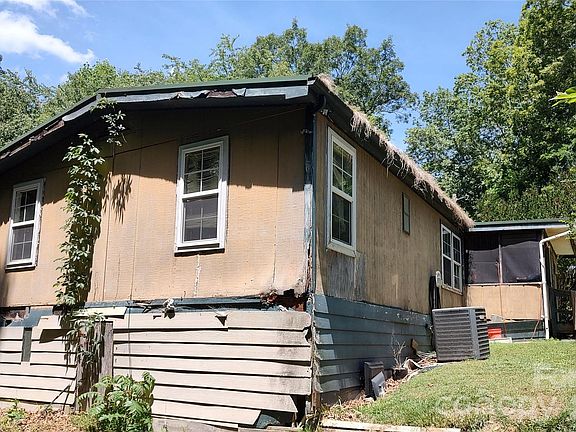 3rd image of 440 Hidden View Rd