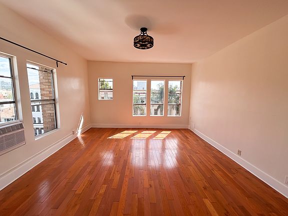 4th image of 1609 N Normandie Ave #407