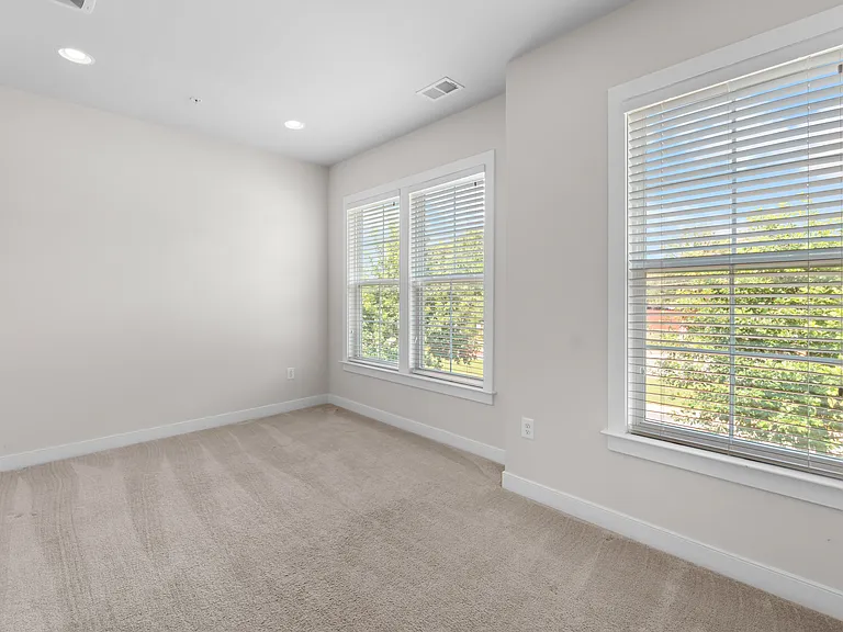 9780 Fields Rd — Photo 36