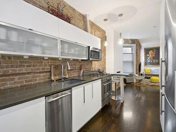 3rd image of 213 W 80th St APT 5W