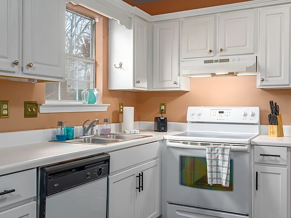 2nd image of 201 Willow Creek South Cir