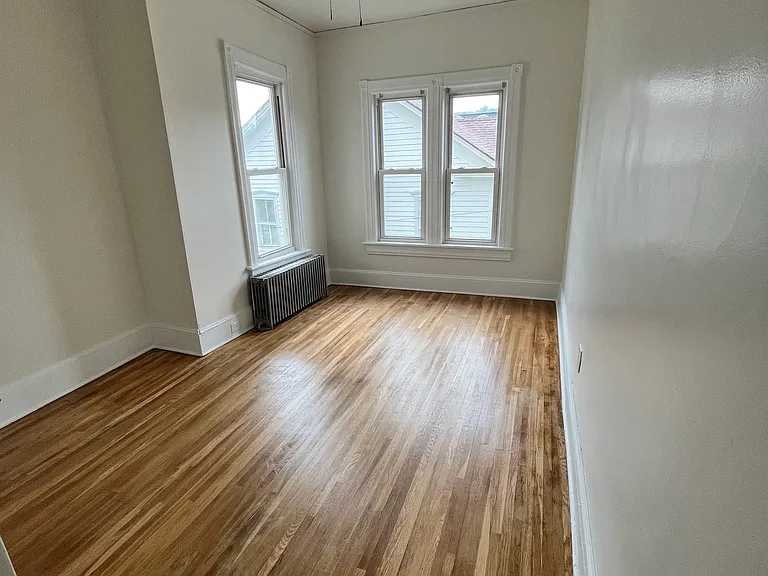 324 Broadway #1/2 — Photo 11