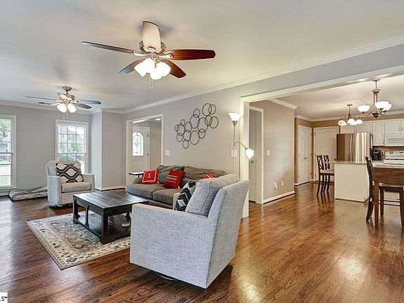 5th image of 15 Golden Oak Ct