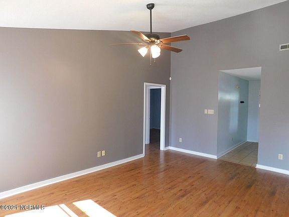 3rd image of 372 Lee Dr