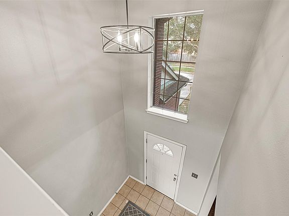 3rd image of 5707 Meadow Breeze Ln