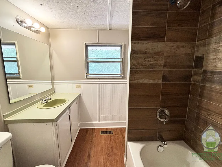 217 Robin Hood Rd — Photo 10