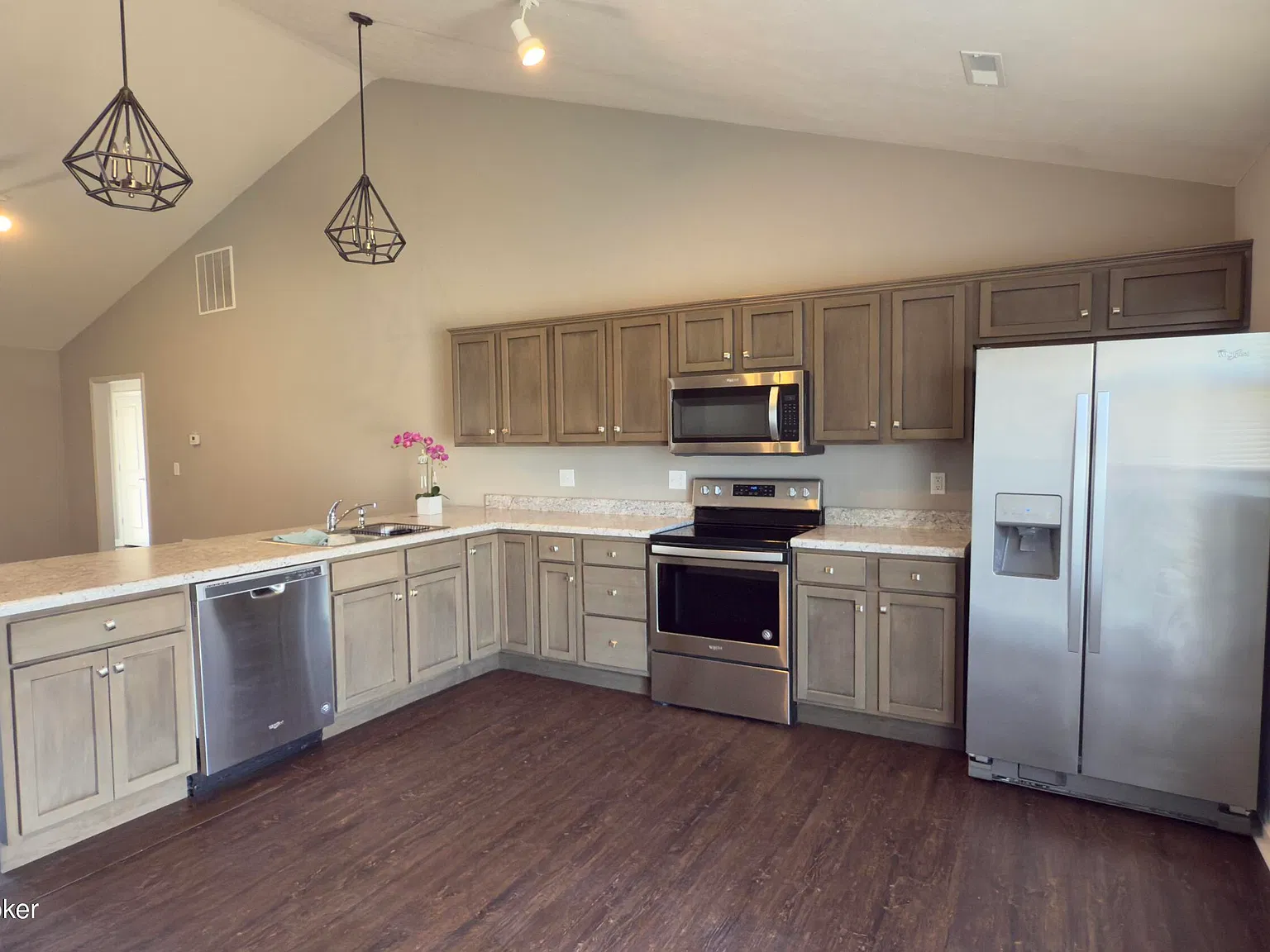 3 bed, 2.0 bath, 1515 sqft, $2,200 — Photo 3
