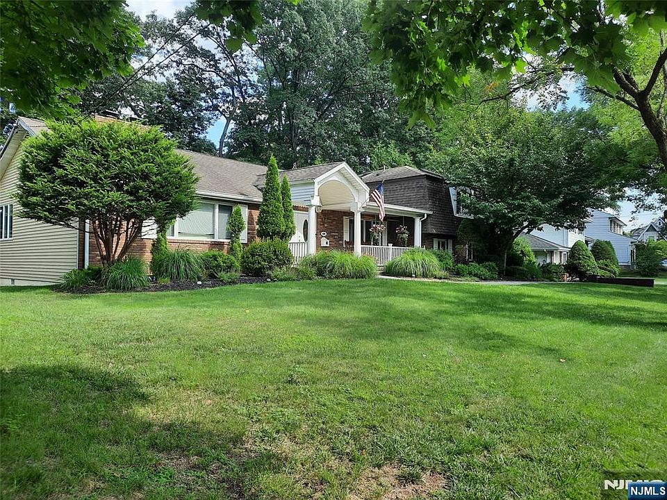 1st image of 426 Lakeview Drive