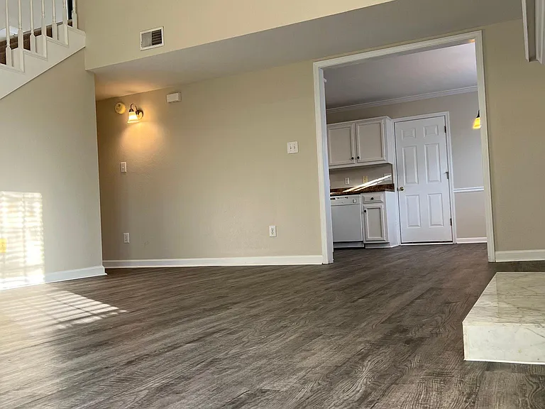 7707 Wyndham Cir — Photo 5