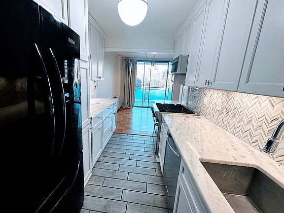 5th image of 10500 Rockville Pike Unit 527