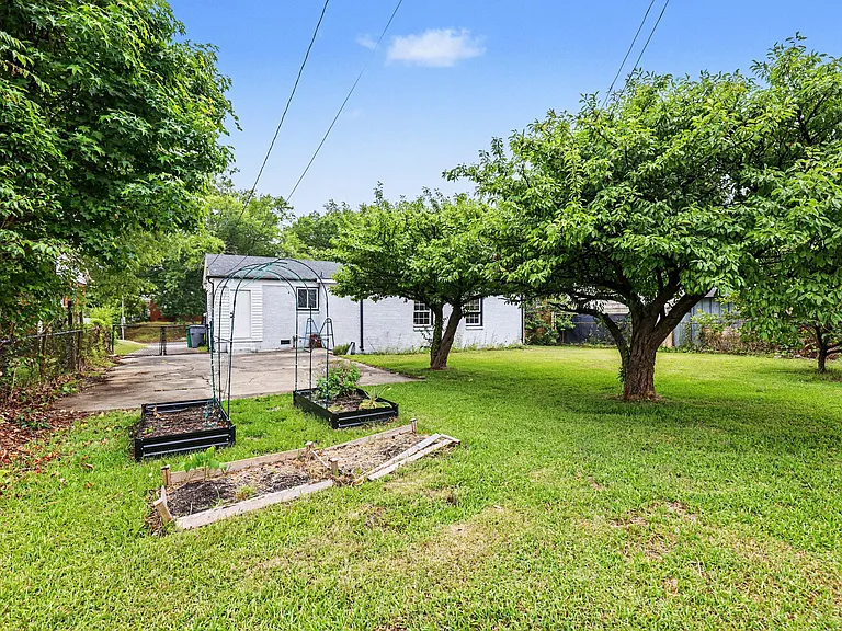 3430 Meredith Ave — Photo 19