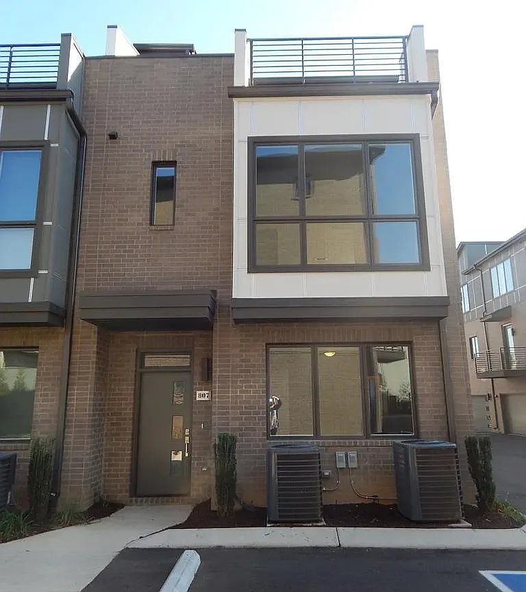 3 bed, 1563 sqft, $3,400 — Photo 1