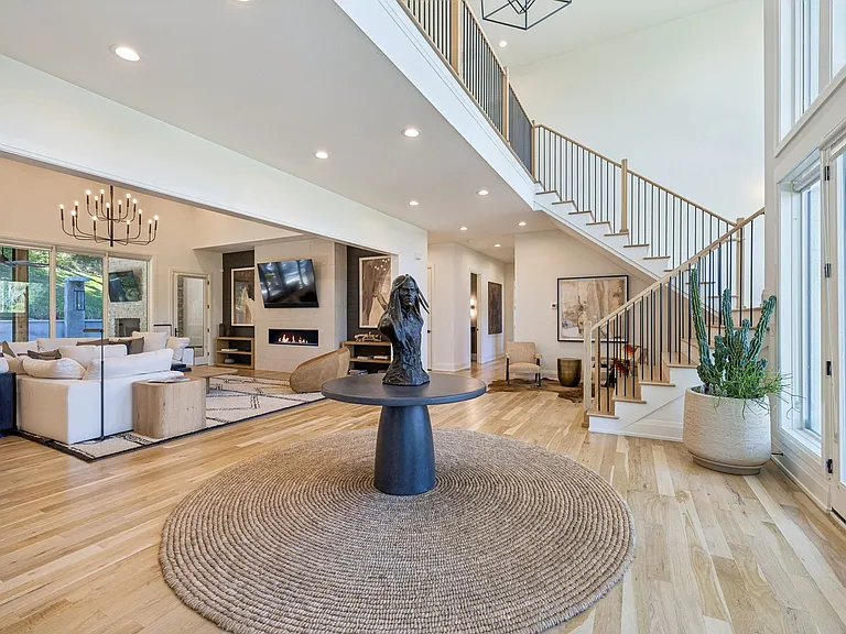 1323 Harding Pl — Photo 7