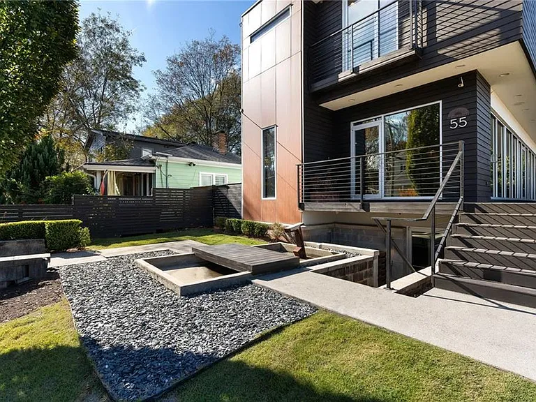 55 Chester Ave SE — Photo 2