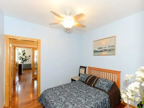 59-61 56th Ave, Maspeth, NY 11378