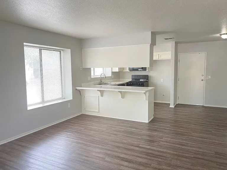 8600 Lyn River Ct — Photo 4