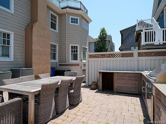 3 Pennsylvania Ct — Photo 41