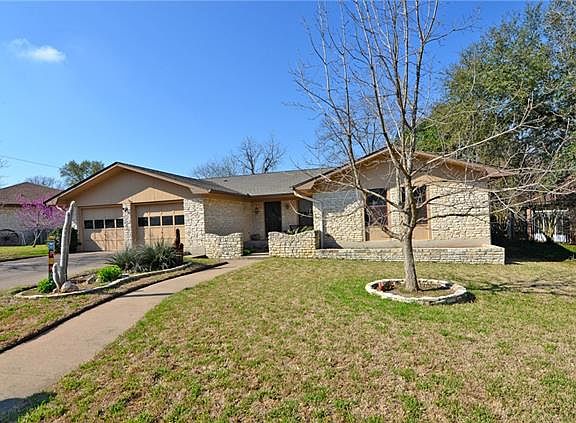 3rd image of 1404 Creekview Dr
