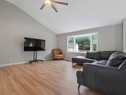 4th image of 5 Meadowsweet Rd