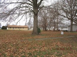 412 W 3rd St, Arthur, IL 61911