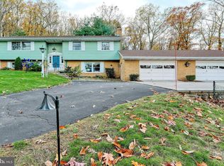 451 Race Track Rd, Hanover, PA 17331