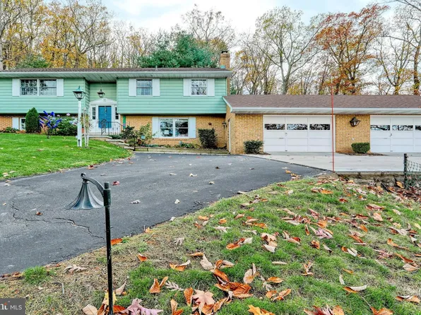 451 Race Track Rd, Hanover, PA 17331