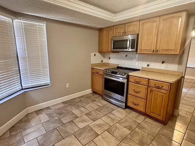 12584 Wedgefield Dr — Photo 3