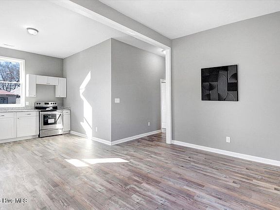 4th image of 304 Woodland Avenue