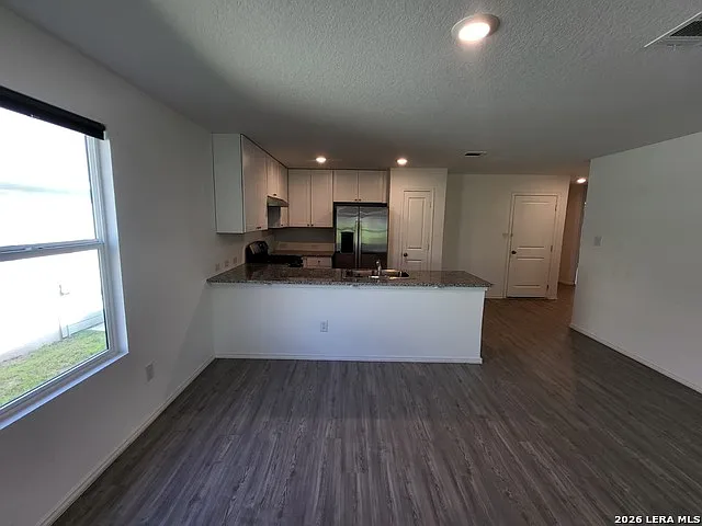 3 bed, 2.0 bath, 1464 sqft, $1,550 — Photo 3
