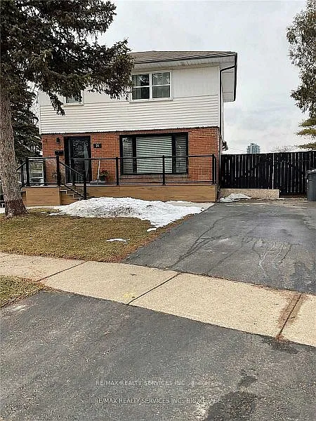 24 Morpeth Rd #LOWER
