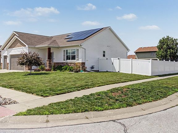 2nd image of 301 Hawthorne Cir