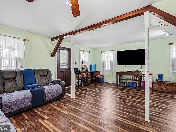 4th image of 2934 Valley Rd