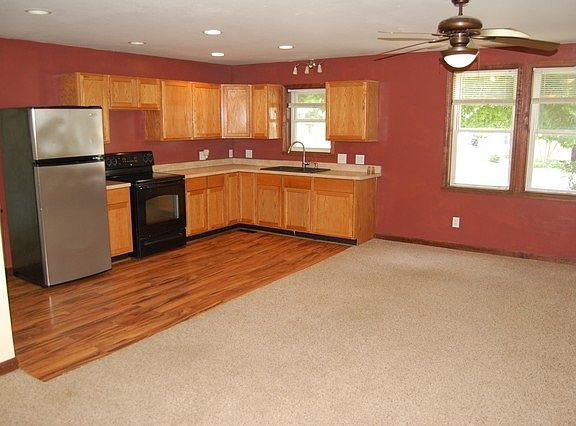 4th image of 204 Baker St