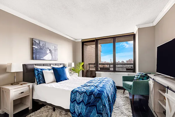 Rented by R New York | media 3