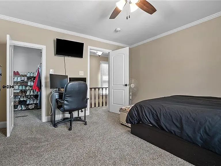 210 E Kay St — Photo 22