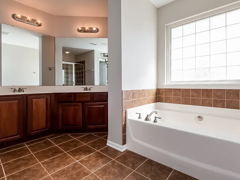 5408 Nightshade Oaks Dr — Photo 7
