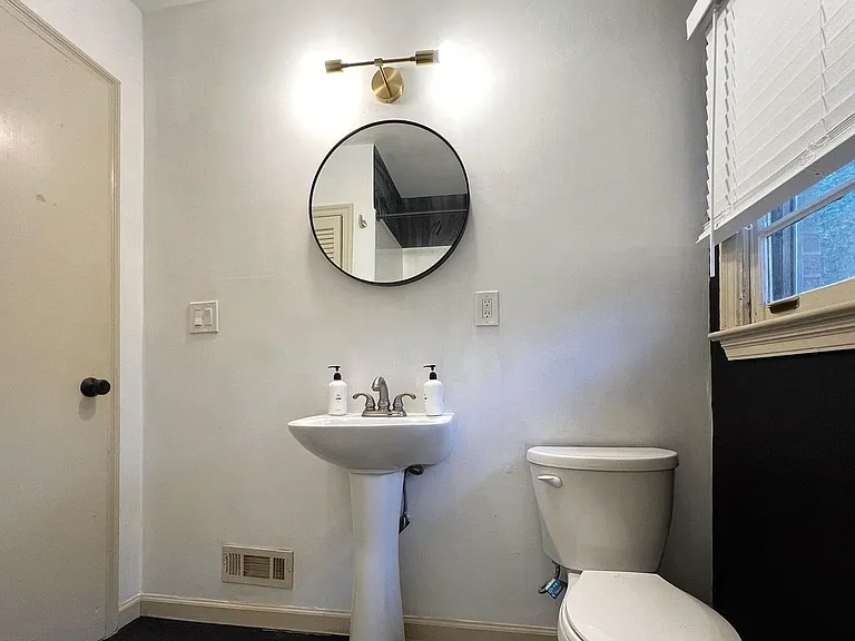 230 Chelsea Cir — Photo 8