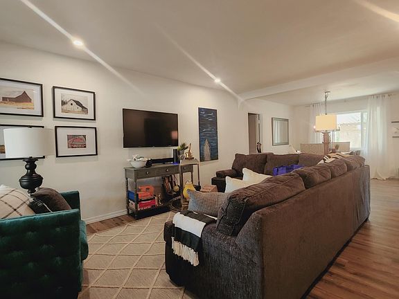 3rd image of 1811 Cardenas Dr NE