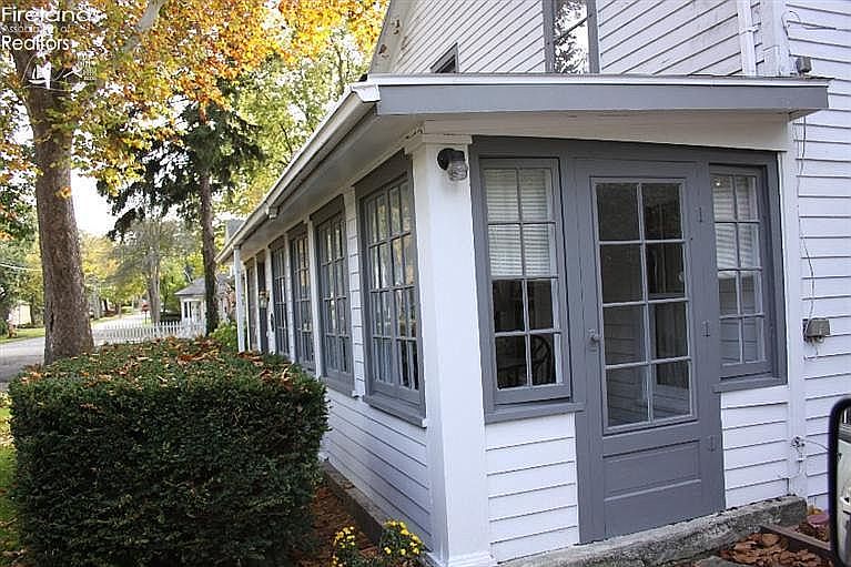 2nd image of 522 Maple Ave