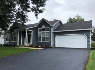 706 Richmond Dr, Oswego, IL 60543