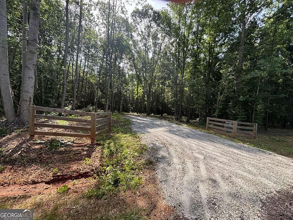 2nd image of 118 Cedar Tree Ln