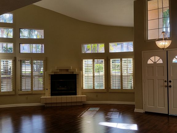 4th image of 1330 Hinrichs Way