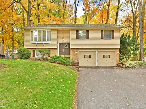 7770 Castle Rock Dr NE, Warren, OH 44484