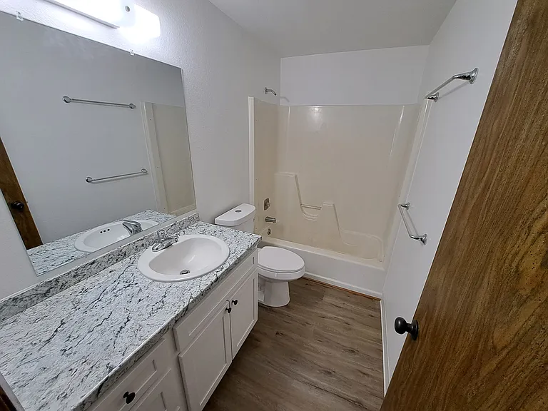 1670 Spruce Dr #B — Photo 16
