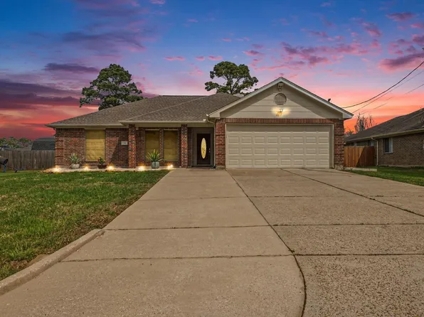 718 Fairfield St, La Porte, TX 77571