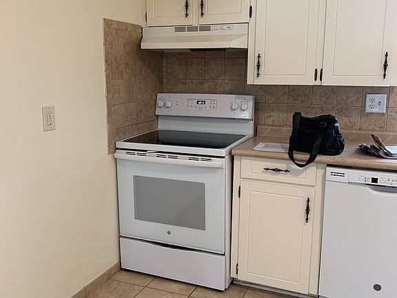 4th image of 5727 N Northwood Rd #5727